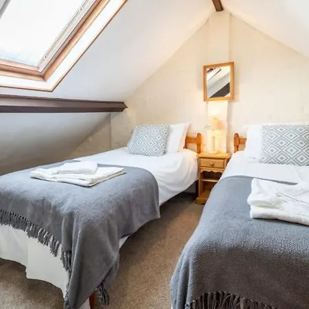 Duo Of Lovely Nr - Sleeps 10 Holiday home *