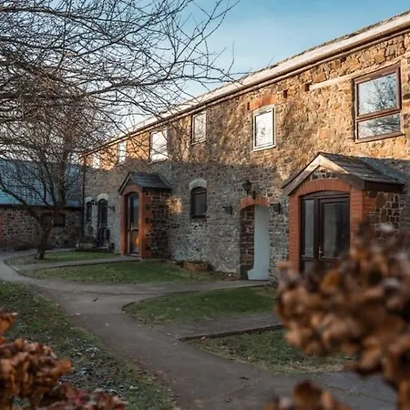 Duo Of Lovely Nr - Sleeps 10 Holiday home